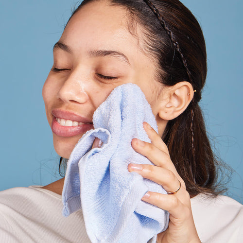 <div class="metafield-rich_text_field"><p>Can be used as both a first step or second step cleanse. For a first step cleanse, massage 1-2 pumps of the cleanser onto dry skin. Add water to emulsify and rinse thoroughly.<br />
<br />
As a second step, massage 1-2 pumps onto damp skin. Remove using water, a cosmetic sponge or a lukewarm cloth. <br />
<br />
For best results, follow with our Peptide Calm Skin Mist then layer with the Peptide Calm Milky Toner before applying the Peptide Calm Barrier Serum. After applying the serum, seal the skin with our Peptide Calm Barrier Balm.</p></div>