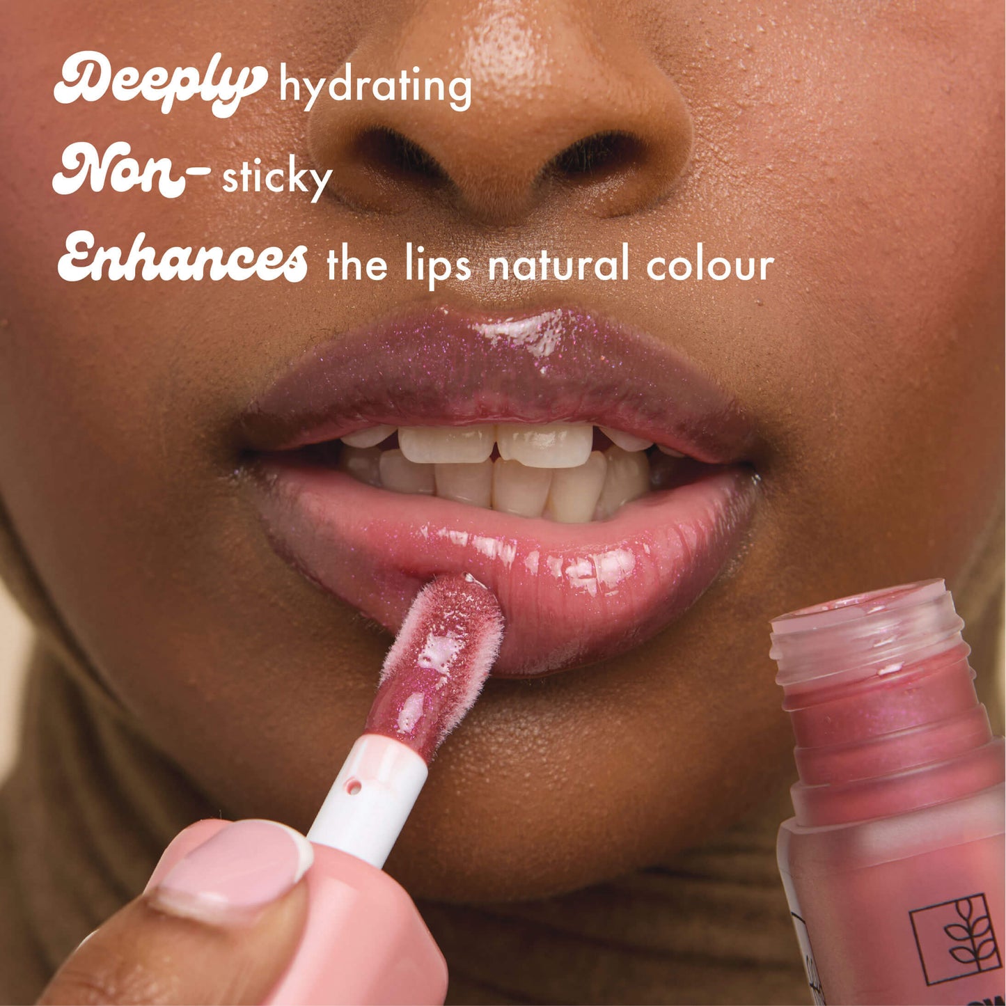 deeply hydrating
non-sticky
enhances the lips natural color