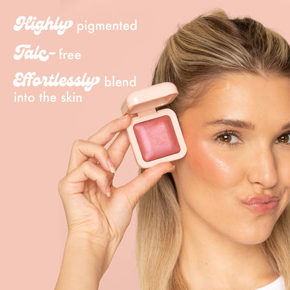 Highly pigmented
Talc - free
Effortlessly blends into the skin